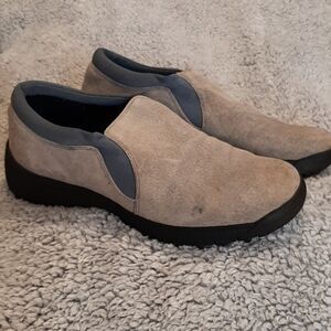 Easy Spirit Gray Loafers